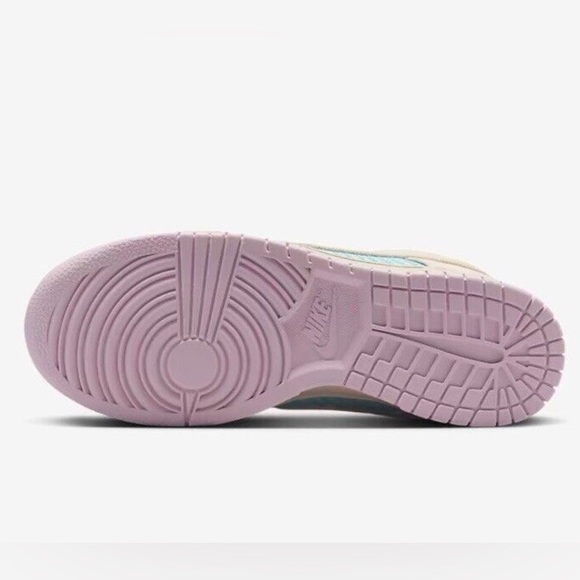 Nike dunk 🔥
Heat wave
Brand new
*rare
NWOT - Picture 13 of 13